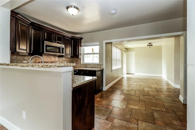 Building Photo - 104 Ramona Cir
