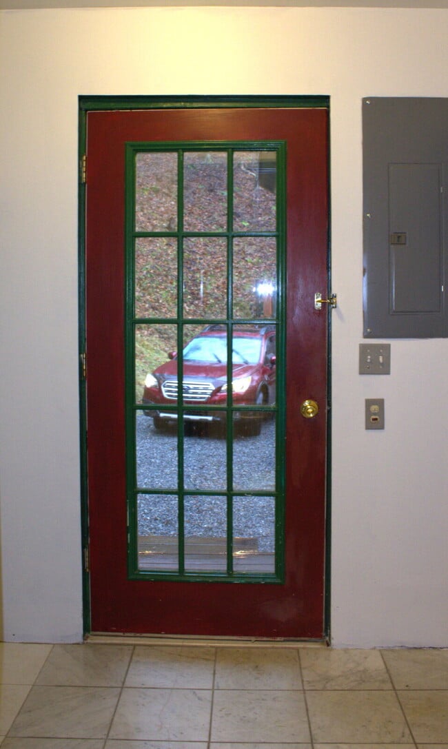 Building Photo - "Charming 2-Bed Retreat with Hardwood Elegance in Scenic Marshall, NC"