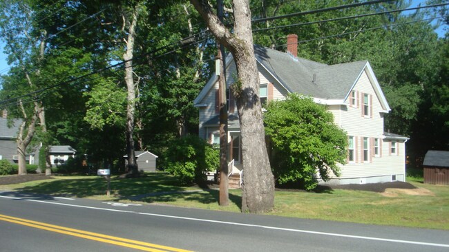 Building Photo - 818 Amesbury Rd