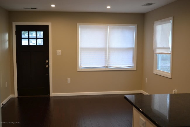 Building Photo - 3147 Hiawatha Ave