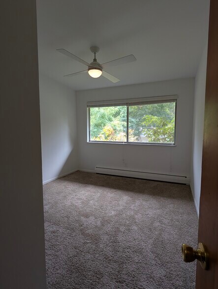 Building Photo - 1466 Bemidji Dr