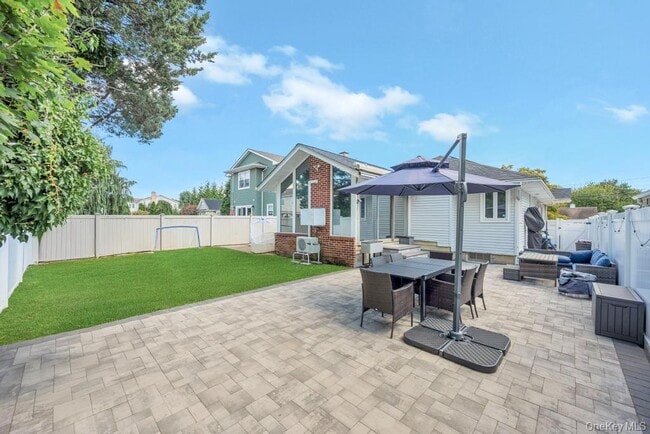 Building Photo - 2327 Cleveland St