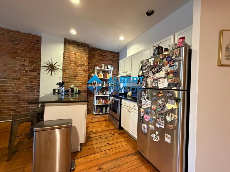 Building Photo - 210 Hemenway St