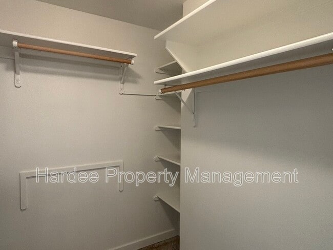 Building Photo - 2252 N Oconner Ave