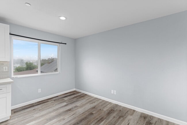 Building Photo - Stunning Remodeled 3-Bed, 3.5-Bath Home with Two Kitchens & Expansive Private Driveway in La Mesa!