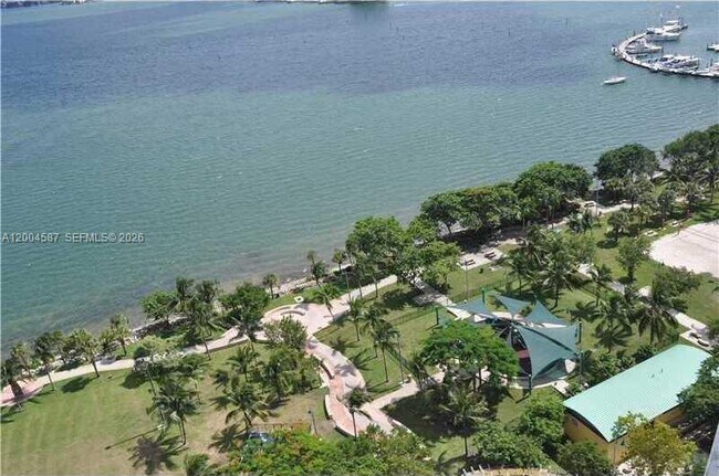 Building Photo - 1800 N Bayshore Dr