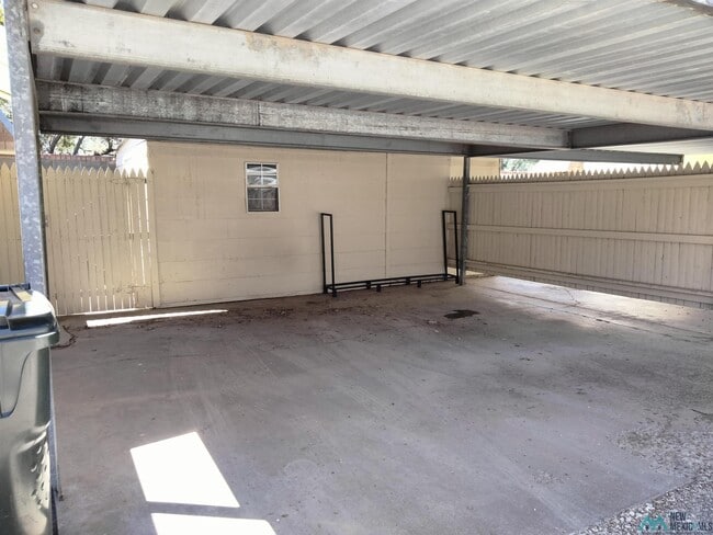 Building Photo - 1408 Colonial Pkwy