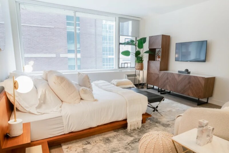 Building Photo - 19 E Chestnut St