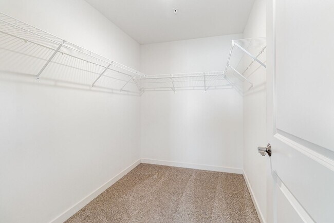 Building Photo - 1708 Fairmont Dr