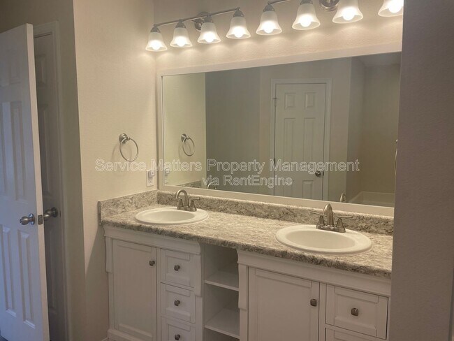 Building Photo - 5728 Dove Dr