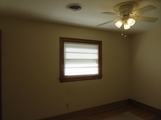 Building Photo - Meadowbrook Estates