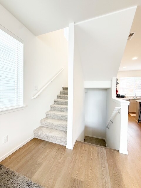 Building Photo - 1090 NW Dragonstone St