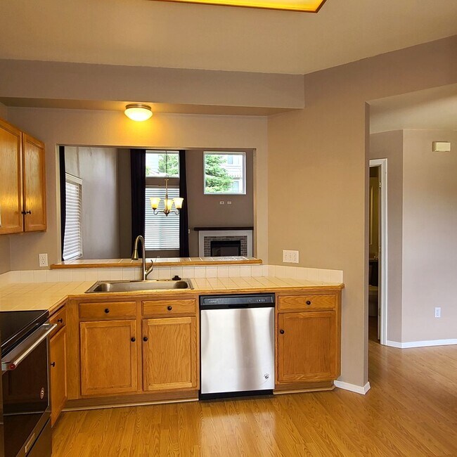 Building Photo - Beautiful home in Briargate Fairfax - D20 - ready to move in NOW!