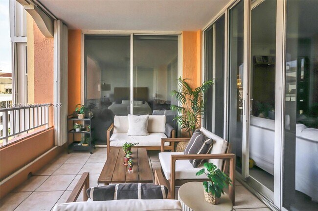 Building Photo - 735 Crandon Blvd