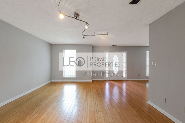 Building Photo - 1072 Victory Dr SW