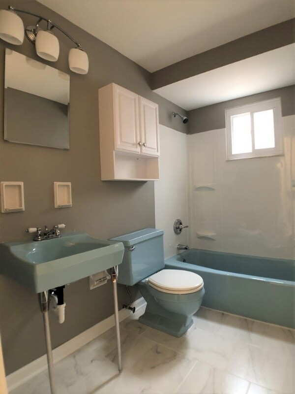 Building Photo - 162 Pointview Rd