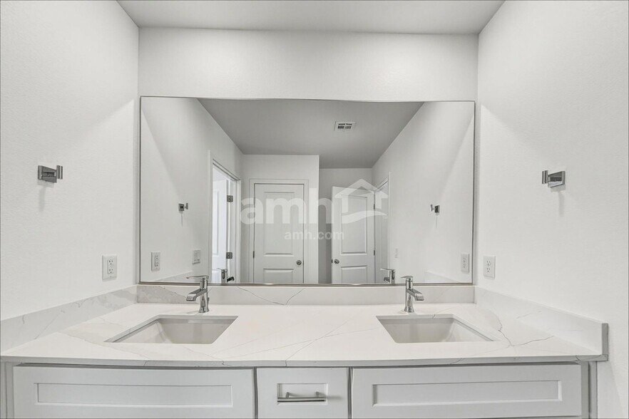 Building Photo - 9178 Sierra Point Court
