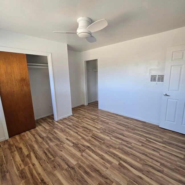 Building Photo - 3401 Sierra Dr NE