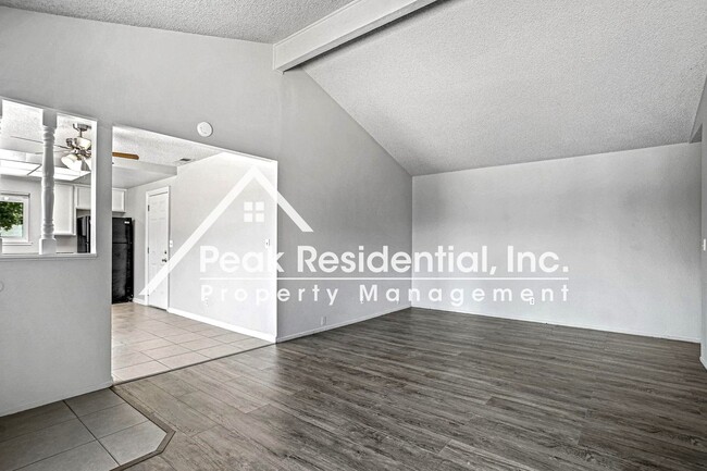 Building Photo - Wonderful Orangevale 2bd/1ba Duplex with 1...