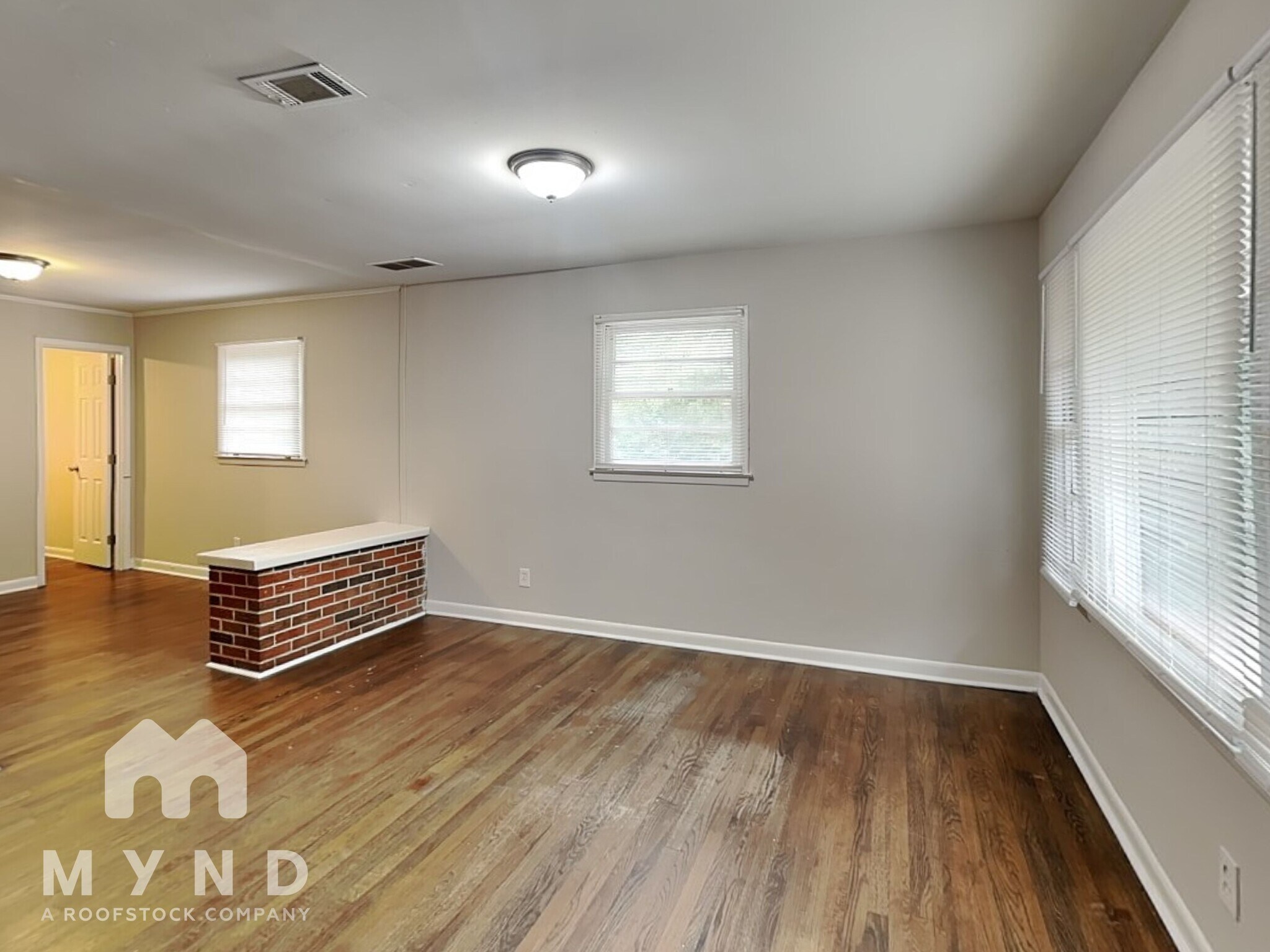 Building Photo - 388 Woodstock Dr SW