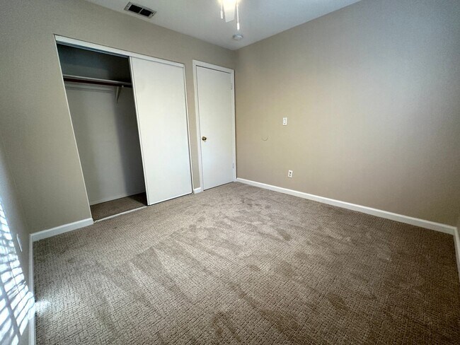 Building Photo - Spacious 4 Bedroom Corner Lot in Brentwood!