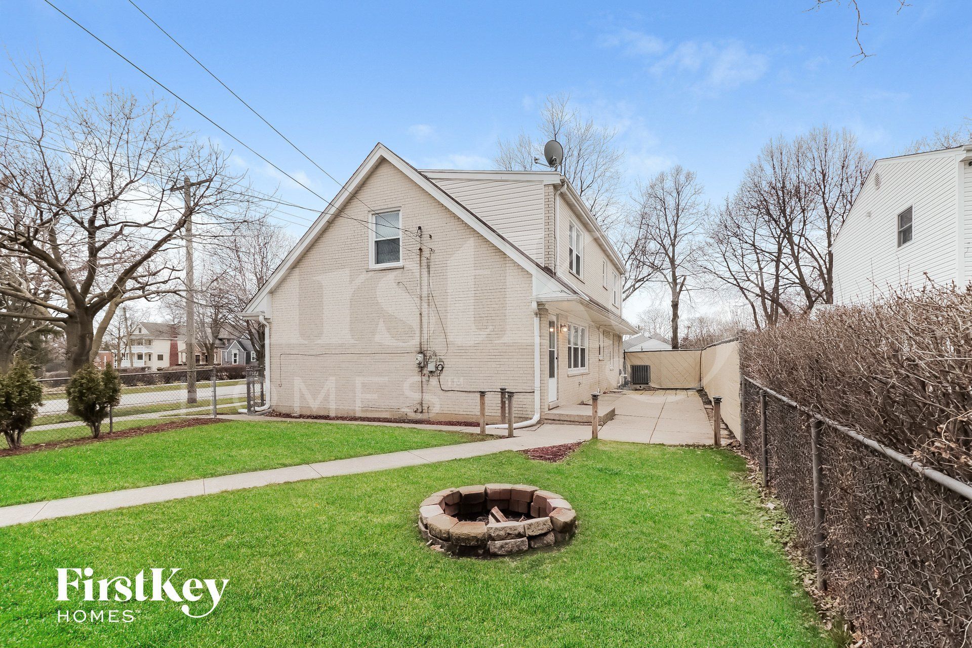 Building Photo - 301 E Division St