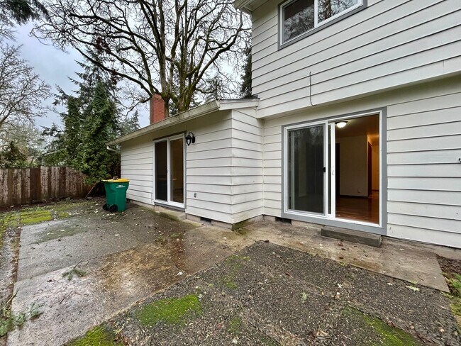 Building Photo - Timeless 5 Bed, 2.5 Bath Home - SW Beaverton