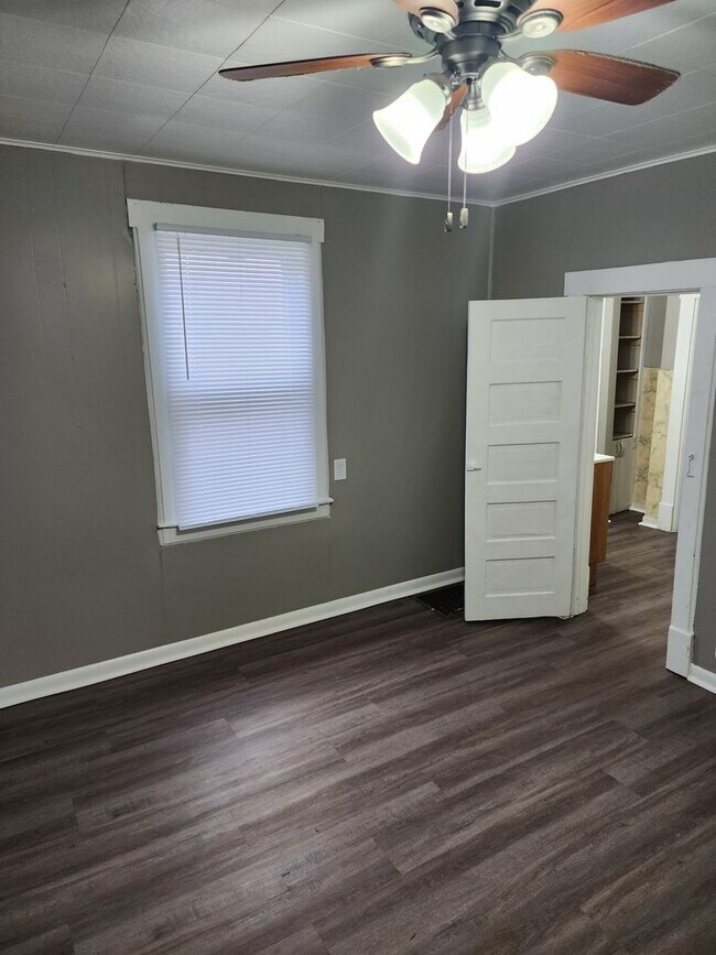 Building Photo - Two unit duplex