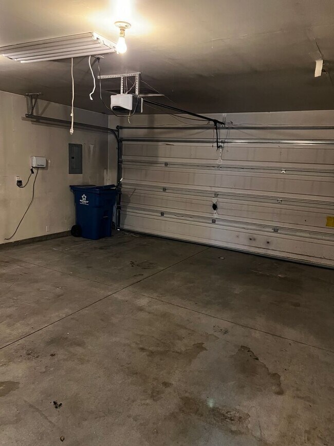 Building Photo - Introducing a charming single level 3 bedroom, 2 bath home for rent in Caldwell, ID.