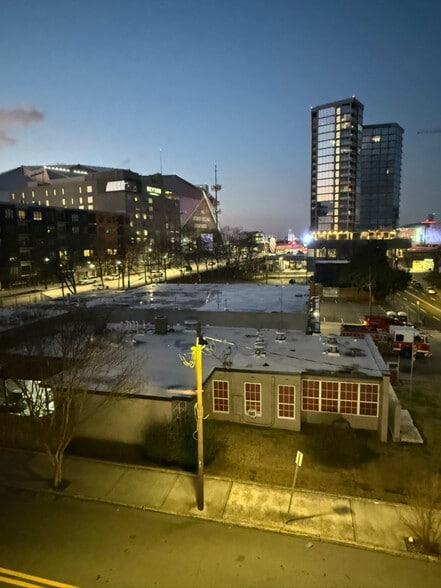 Building Photo - 333 Nelson St SW