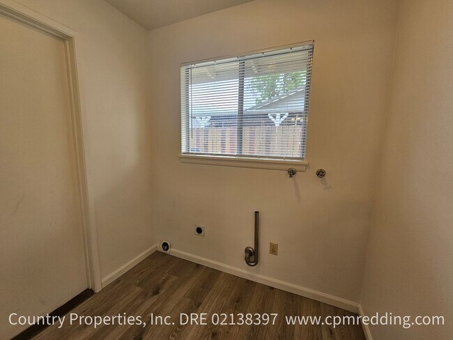 Building Photo - Spacious 3-Bedroom 2-Bathroom Home in Mary Lake Subdivision Available Now!