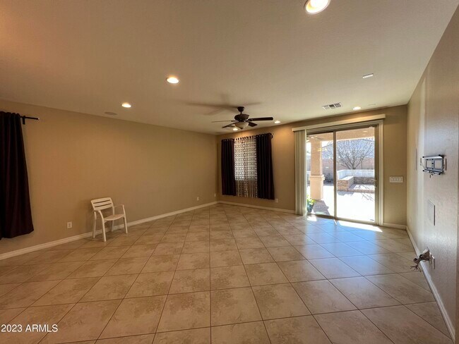 Building Photo - 2467 E Orleans Dr