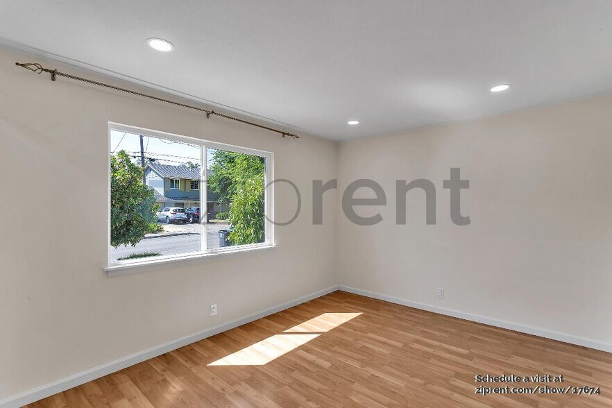 Building Photo - Unit