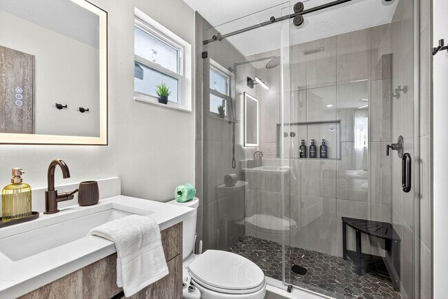 Building Photo - 319 Brentwood Dr