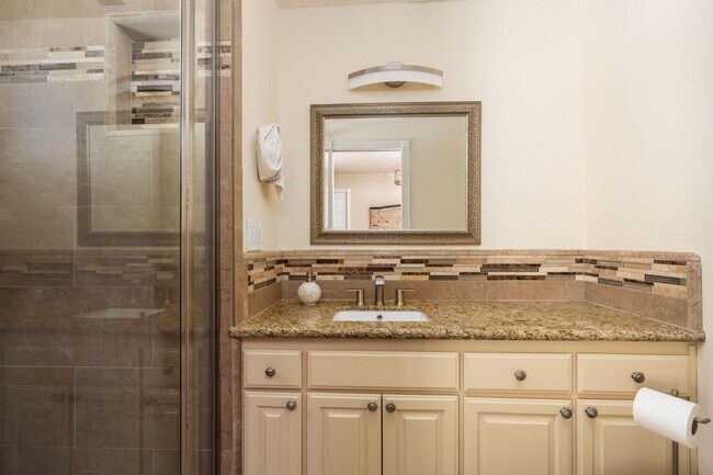 Building Photo - 14215 Killarney Dr