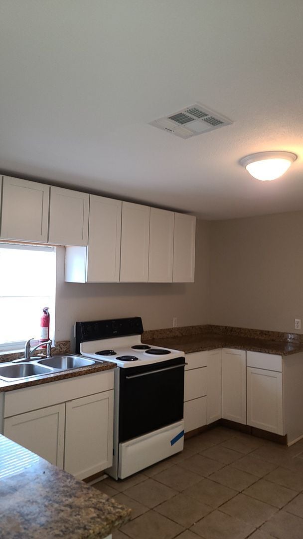 Building Photo - 2/1 Available Now