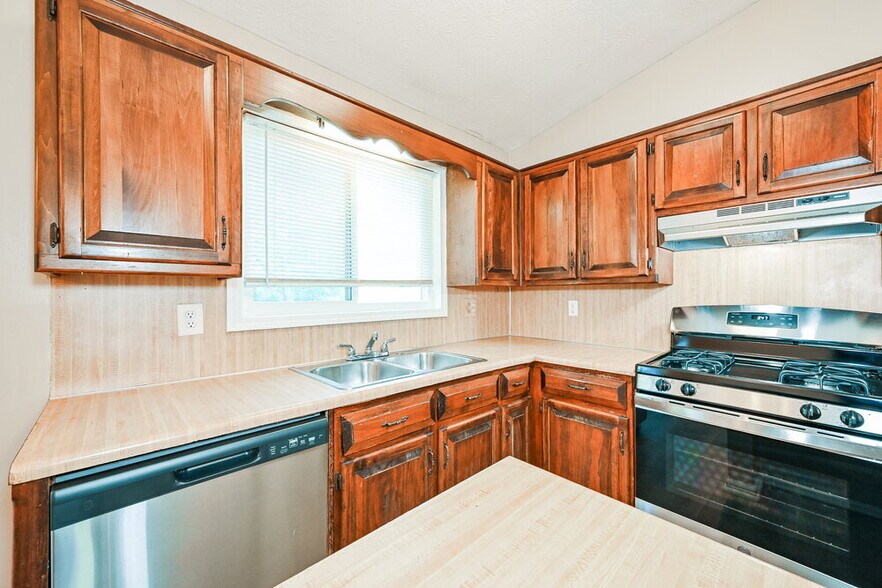Building Photo - 5088 Phillip Ct