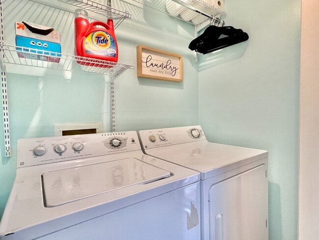 Building Photo - Condo with Convenient Location!