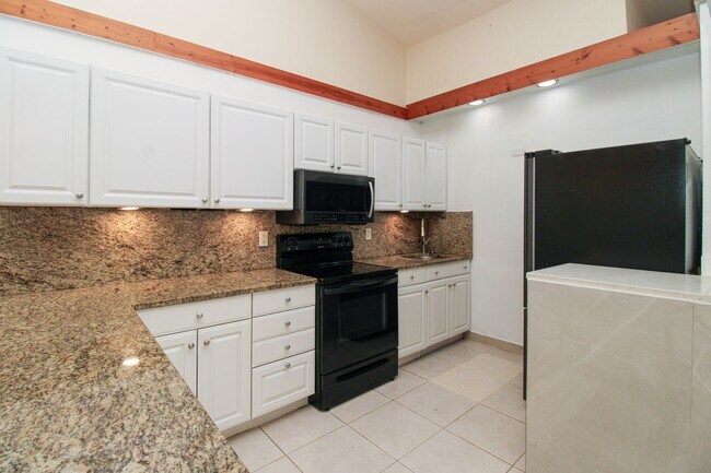 Building Photo - ANNUAL UNFURNISHED ** Wiggins Pass West **...