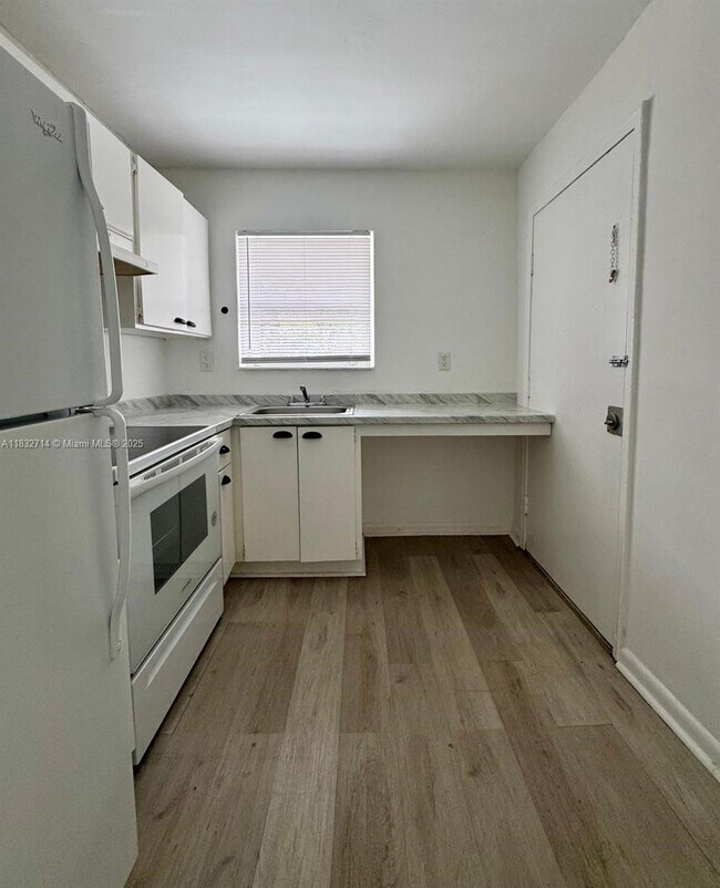 Primary Photo - 7611 NE 2nd Ct