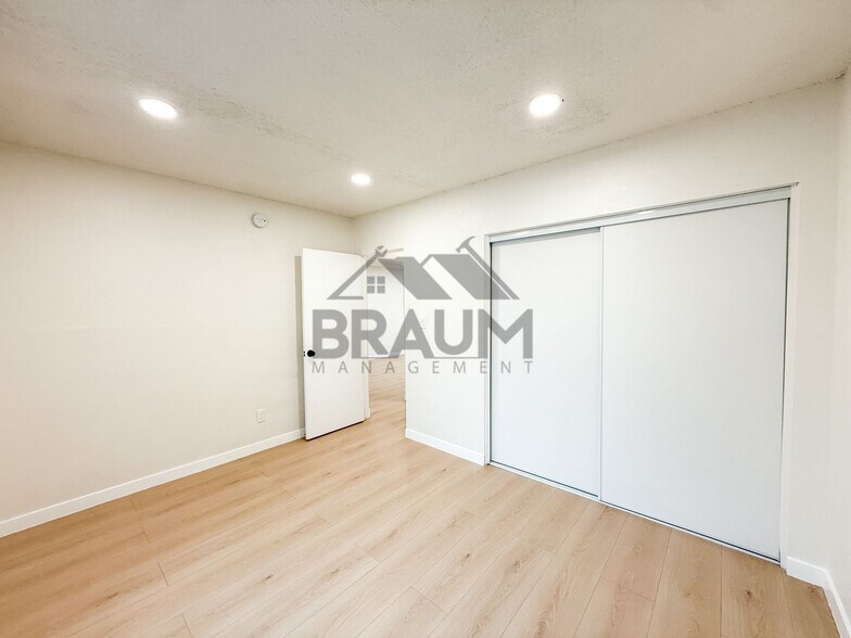 Building Photo - 4636 Laurel Canyon Blvd