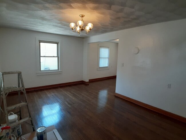 Building Photo - Radford, 2 BR / 1 BA, Available