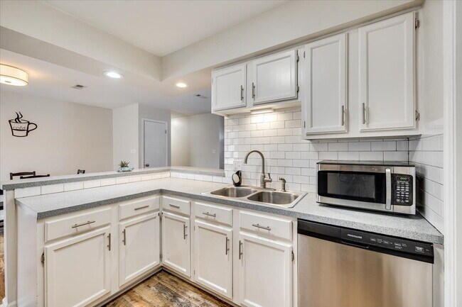 Building Photo - "Fully Furnished Charming 3-Bedroom Home in Pineville!"