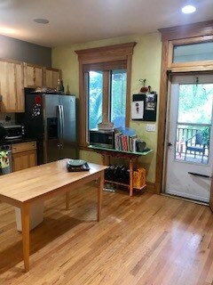 Kitchen - 1843 W Waveland Ave