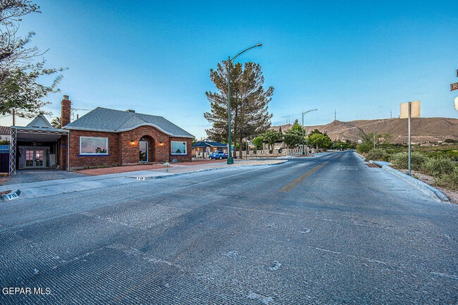 Building Photo - 715 E Robinson Ave