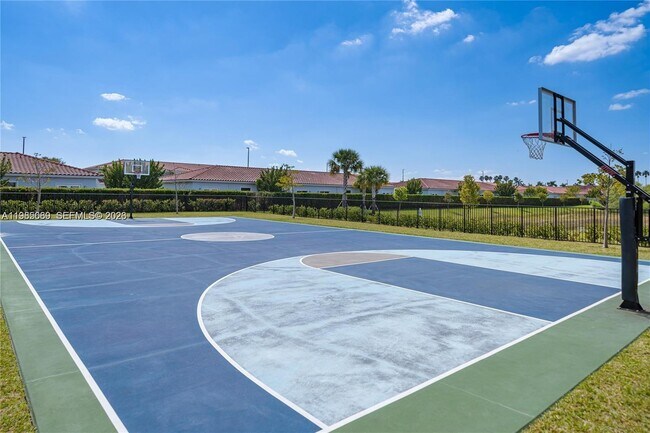 Building Photo - 495 NE 5th Ln