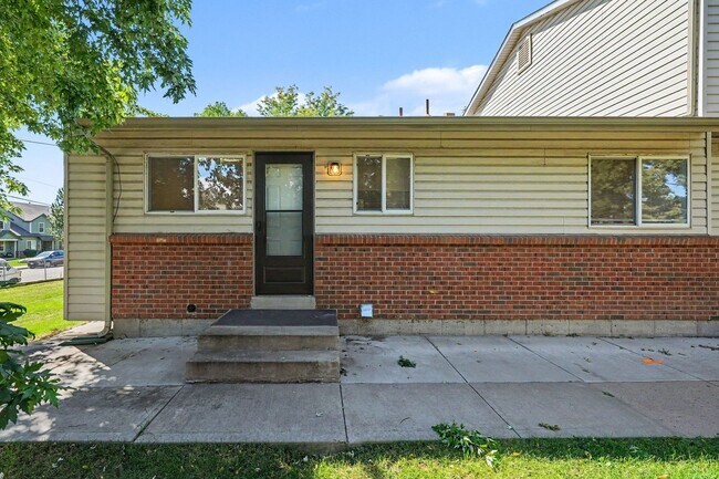 Building Photo - 598 S Eaton St