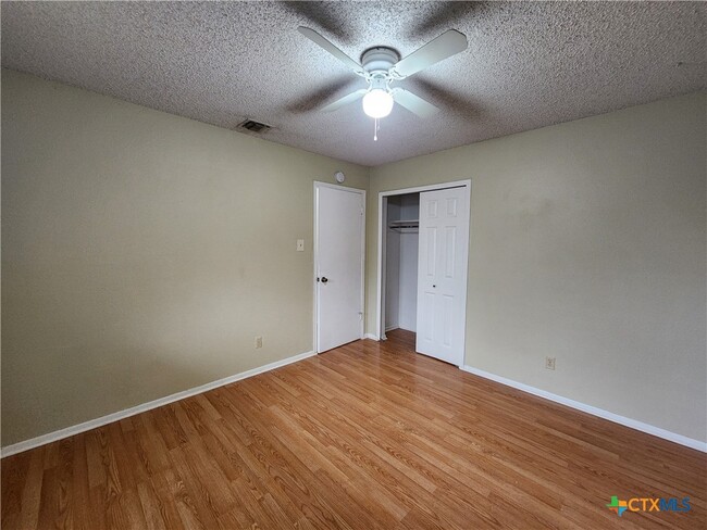 Building Photo - 317 Briarwood Dr