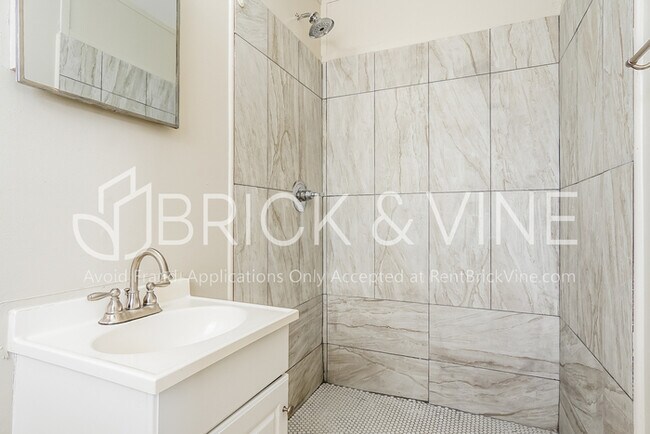 Building Photo - 2615 Novel Dr