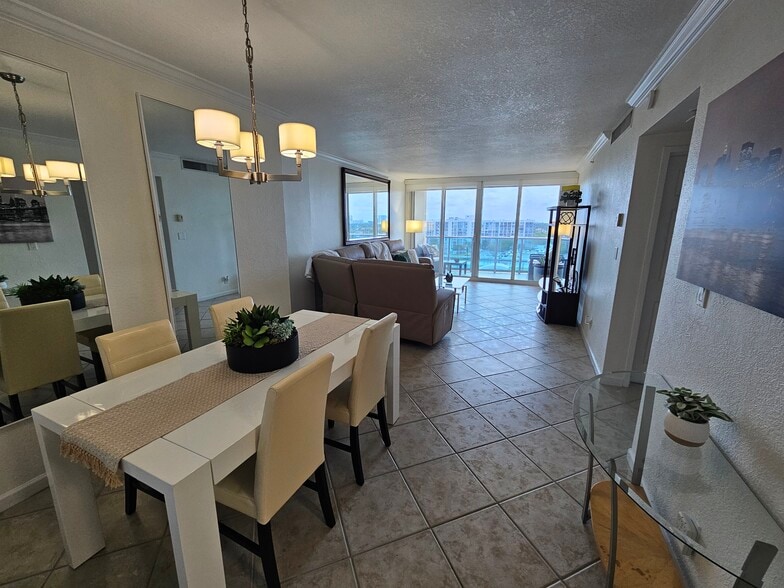 Building Photo - 2501 S Ocean Dr